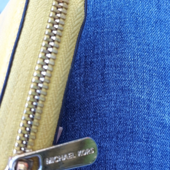 Michael Kors wristlet wallet yellow - Picture 6 of 7